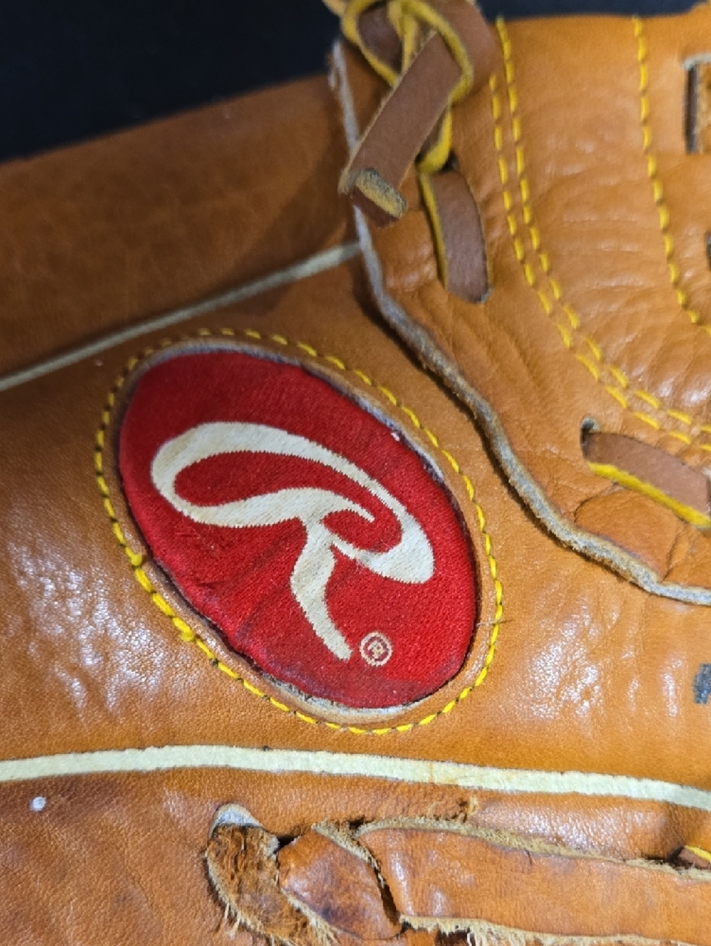 Vintage Rawlings Tan Leather Baseball Glove - Picture 2 of 7